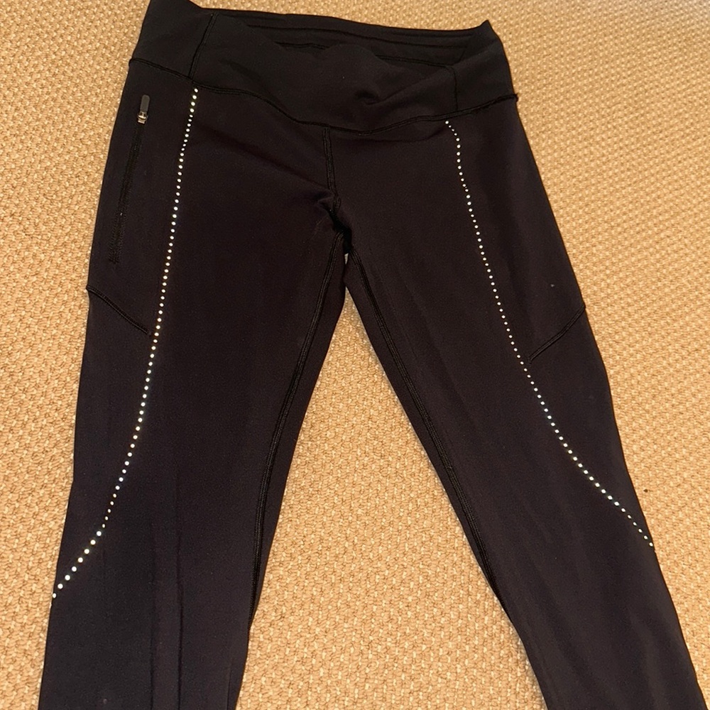NWOT Lululemon reflective three pocket (one with zipper) leggings size 8 - Picture 3 of 10